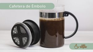 Lee más sobre el artículo Tipos de Cafeteras de Émbolo o Francesas: Preparar café suave y aromático
